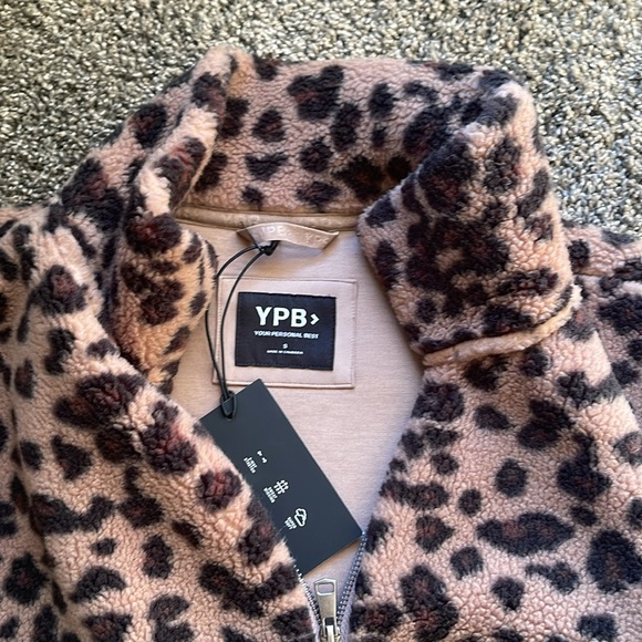 Abercrombie YPB Leopard Faux Fur Fleece Vest Small - Picture 2 of 4